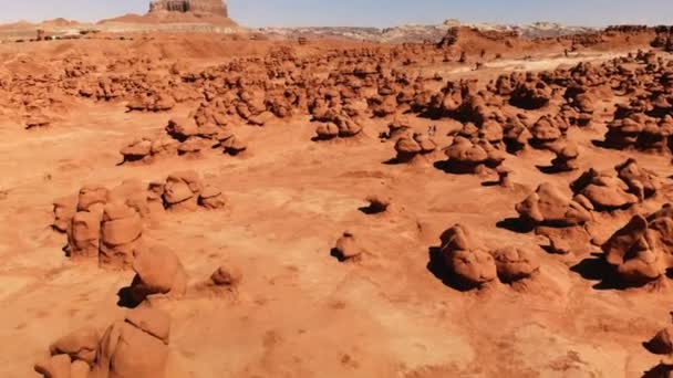 Hoodoos in Goblin Valley State Park, Utah, États-Unis. Désert. Rochers Hoodoo situés le long du désert de San Rafael. Vue aérienne, d'en haut, tir de drone 