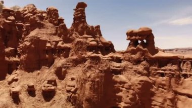 Hoodoos içinde cin Valley State Park, Utah, Amerika Birleşik Devletleri. Çöl. San Rafael çöl yer alan kayalar hoodoo. Yukarıdan, atış dron havadan görünümü