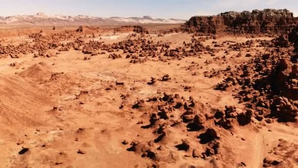 Hoodoos in Goblin Valley State Park, Utah, États-Unis. Désert. Rochers Hoodoo situés le long du désert de San Rafael. Vue aérienne, d'en haut, tir de drone 