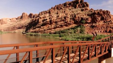 Moab City Utah, Amerika Birleşik Devletleri. Kırmızı manzara, Colorado Nehri. Yukarıdan, atış dron havadan görünümü