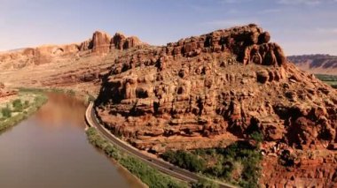 Moab City Utah, Amerika Birleşik Devletleri. Kırmızı manzara, Colorado Nehri. Yukarıdan, atış dron havadan görünümü