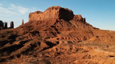 Doğal peyzaj Oljatomonument Valley yakınındaki. Havadan görünümü, yukarıdan, dron çekim. Arizona - Utah kenarlık