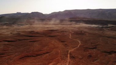 Doğal peyzaj Oljatomonument Valley yakınındaki. Havadan görünümü, yukarıdan, dron çekim. Arizona - Utah kenarlık
