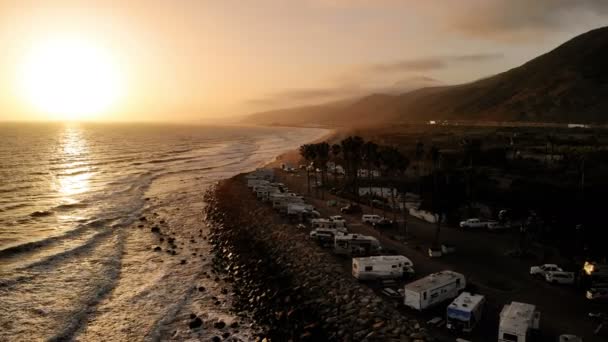 Letecký Pohled Pláž Domy Podél Pobřeží Tichého Oceánu Kalifornii Realitní — Stock video