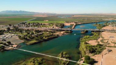 Havadan görünümü Colorado Nehri. California Arizona sınır. Doğal manzara. Yukarıdan, uçan robot
