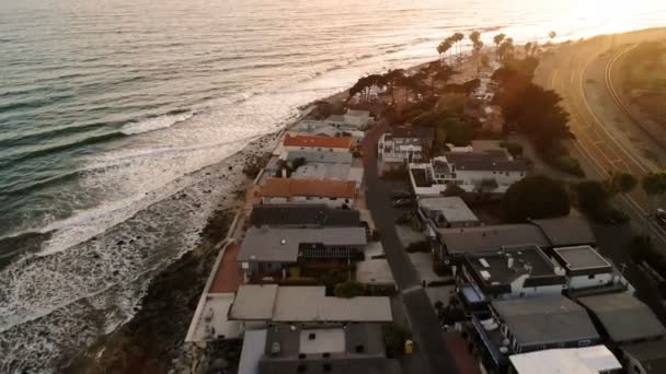 Letecký Pohled Pláž Domy Podél Pobřeží Tichého Oceánu Kalifornii Realitní — Stock video