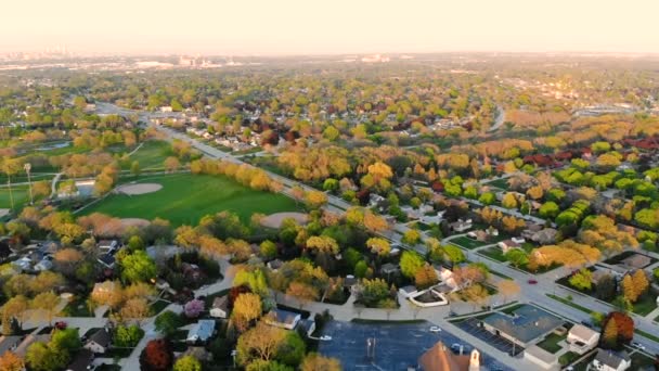 Vista Aérea Casas Residenciais Primavera Maio Bairro Americano Subúrbio Imobiliário — Vídeo de Stock