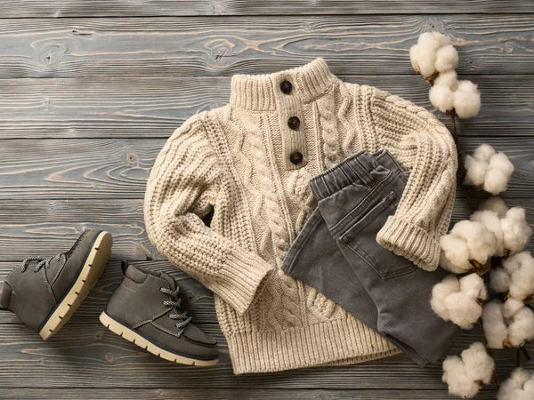 어린이 스웨터 청바지 스웨이드 소년의 겨울가 컬렉션입니다 유기농 목화입니다 평면도 — 스톡 사진