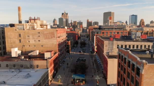 Drone Volando Por Encima Calle Centro Vista Aérea Ciudad Americana — Vídeo de stock