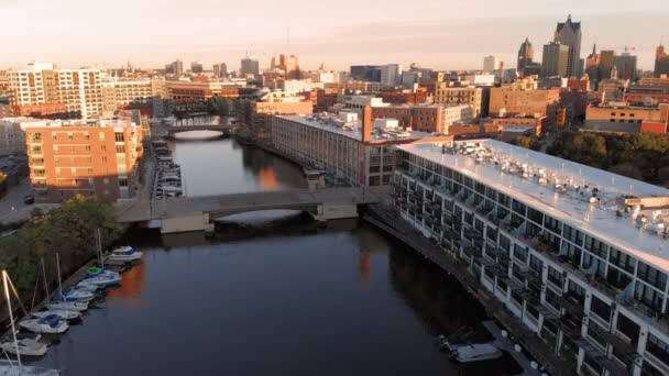 Milwaukee Fiume Nel Centro Distretti Portuali Milwaukee Wisconsin Stati Uniti — Video Stock