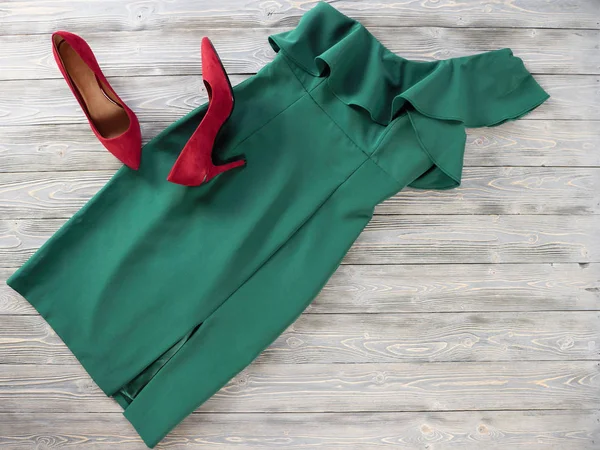 Roupas Sapatos Femininos Vestido Verde Vermelho Bombas Roupa Moda Para — Fotografia de Stock