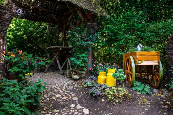 Wheel Trolley Yellow Decorative Milk Cans Village Garden — Stock Photo, Image