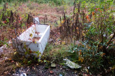 Yasa dışı çöplük insan yerleşiminin yanında