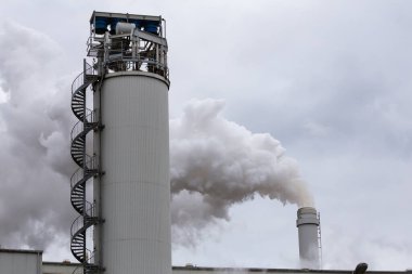 Çevreyi kirleten endüstriyel tesislere yakın çekim