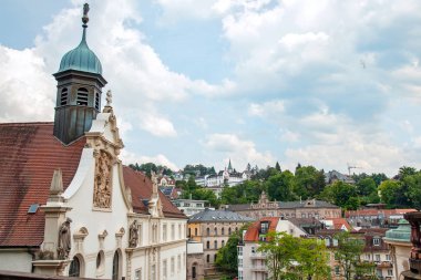 Heykel ve bir Baden-Baden panoramik cityscape, Baden Wurttemberg, Almanya