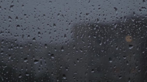 Pencere Camına Hızla Düşen Yağmur Damlaları Şimşek — Stok video
