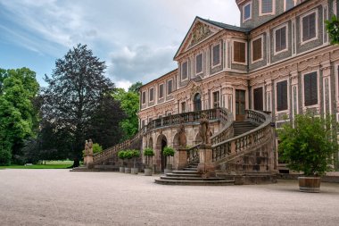 Schloss Favorite Rastatt kale ve Bahçe üzerinde closeup yan görünümü 