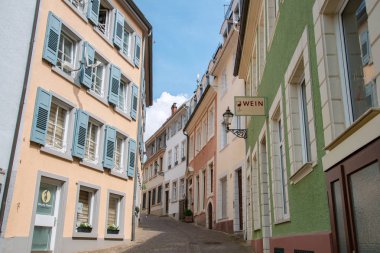 Avrupa 'nın antik eski kentinin dar caddelerinde görünüm