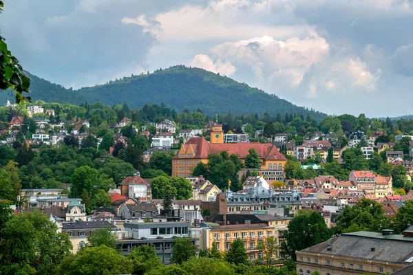 Panoramablick auf Baden-Baden, die Stadt und die Hügel — Stockfoto