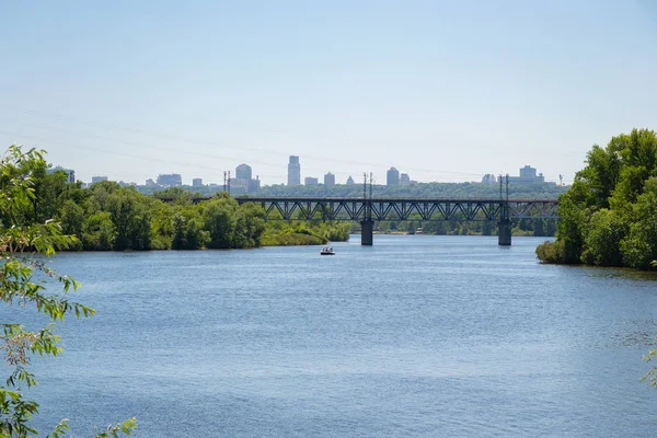 Blick auf den Fluss Dnipro in Kyiw, Ukraine — Stockfoto