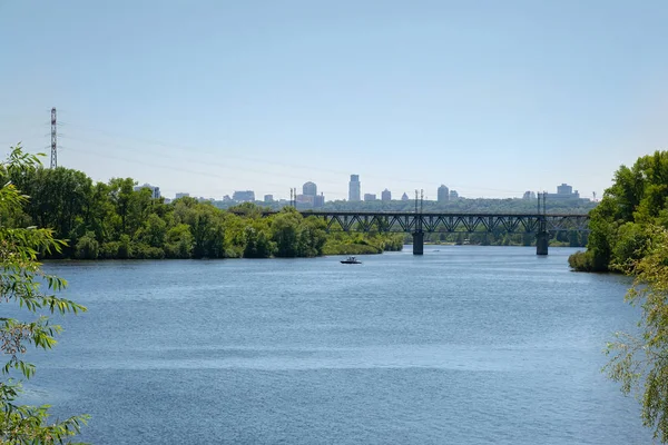 Blick auf den Fluss Dnipro in Kyiw, Ukraine — Stockfoto