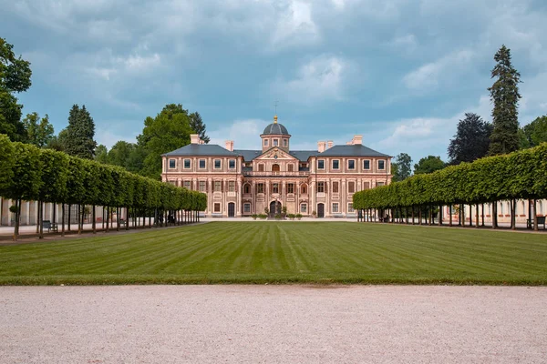 Rastatt içinde Schloss Favorite Rastatt kale ve Bahçe görünümü
