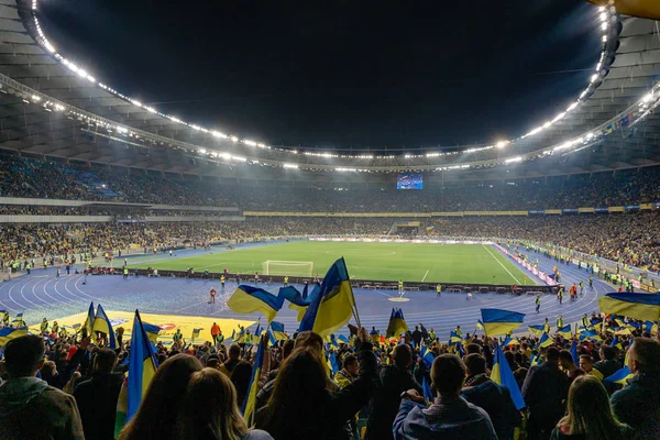 Kyiv, Ukrayna 14 Ekim 2019 Tribünler ve destekçileri