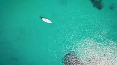 Akdeniz tarafından Sardunya İtalya uçak kuş görünümü. Yaz tatilinizin