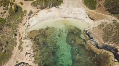 Sardinya Koyu'nun dron görünümü