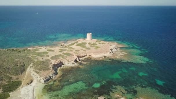 サルデーニャ島の入り江のドローン ビュー — ストック動画