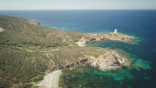 Вид на бухту в Сардинии с беспилотника — стоковое видео