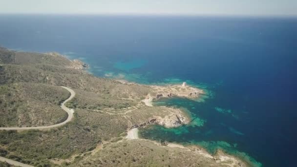 Drohnen-Ansicht einer Bucht in Sardinen — Stockvideo