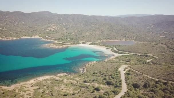 Vue par drone d'une crique en Sardaigne — Video