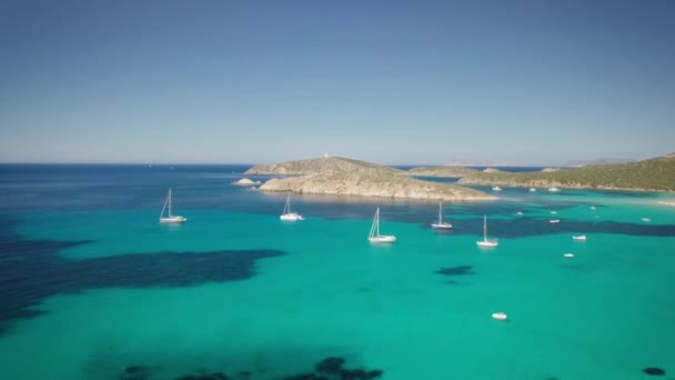 DRONY ptačí pohled Středozemního moře Sardinie Itálie. letní vaction — Stock video