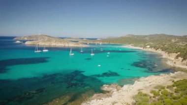 Akdeniz tarafından Sardunya İtalya uçak kuş görünümü. Yaz tatilinizin