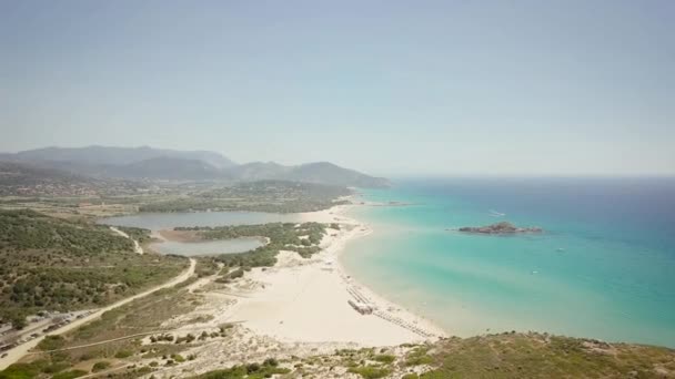 Vue par drone d'une crique en Sardaigne — Video