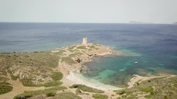 Drönarvy av en vik i Sardinien — Stockvideo