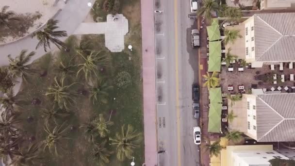 Bovenaanzicht van Ocean Drive. South Beach Miami — Stockvideo