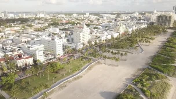 Ovanifrån med Ocean Drive. South Beach Miami — Stockvideo