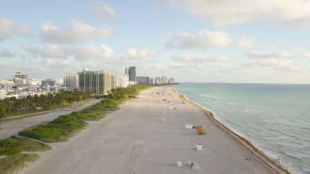 Top utsikt över South Beach Miami. Drone View — Stockvideo