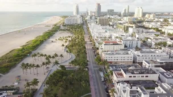 Ovanifrån med Ocean Drive. South Beach Miami — Stockvideo