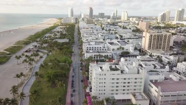 Ovanifrån med Ocean Drive. South Beach Miami — Stockvideo