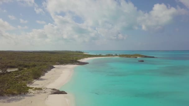 Bahamalar 'da Exuma 'nın havadan görünüşü. yaz tatili — Stok video