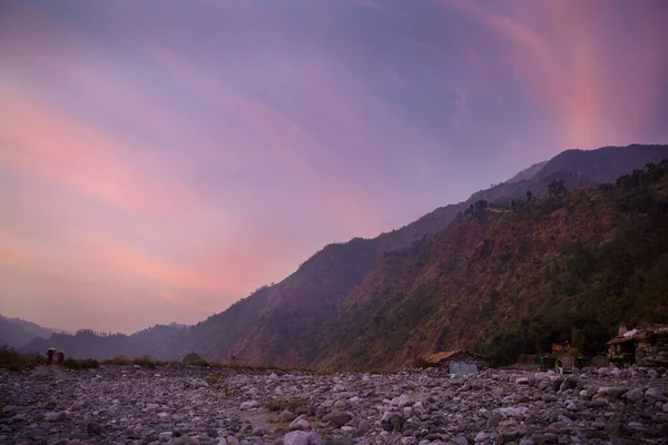 Almora, Uttarakhand, Hindistan Sabah Dağ Manzarası - 04 Aralık 2019