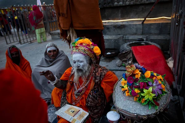 Kedarnath Uttarakhand Hindistan - Kedarnath tapınağını ziyaret edenler Lord Shiva 'ya adanmış bir Hindu tapınağı.