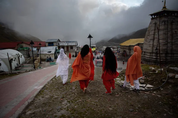 Kedarnath Uttarakhand Hindistan - Kedarnath tapınağını ziyaret edenler Lord Shiva 'ya adanmış bir Hindu tapınağı.
