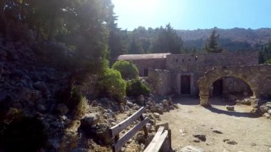 Yunanistan 'ın Kos adasında tarihi bir yer olan Paleo Pili' deki eski bir kilisenin kalıntıları.