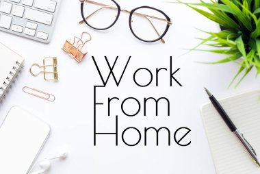 Ev işi, covid-19 salgını konulu toplumsal uzaklık kavramları. Hükümet politikası çözümü. Güvenlik ve sağlık fikirleri