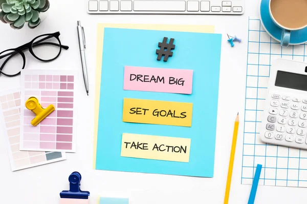 Álmodj Nagyot Tűzz Célokat Tégy Lépéseket Szöveggel Asztalon Motiváció Sikerhez — Stock Fotó