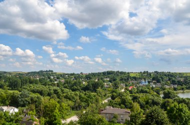 Antik Vyshnivets köyünün panoramik manzarası, Ternopil bölgesi, batı Ukrayna.